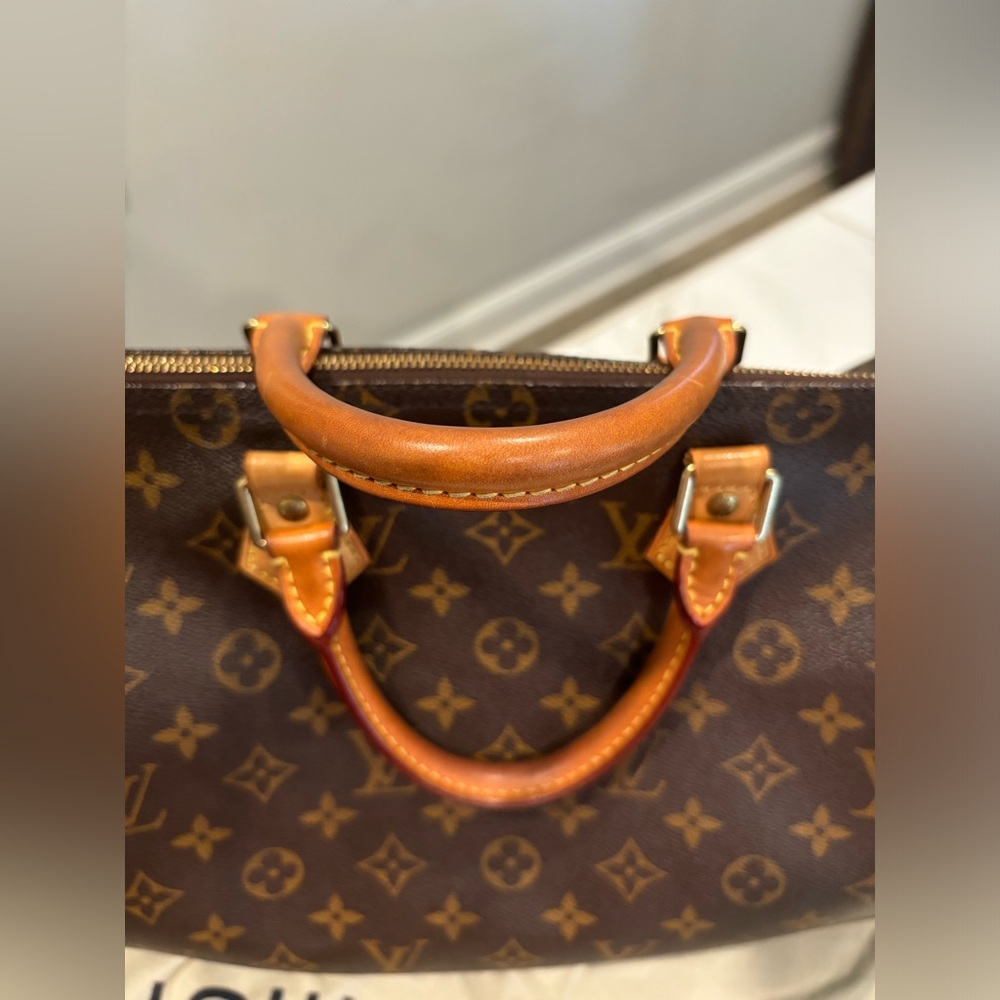 ⭐️ Authentic Louis Vuitton Speedy 35 in Monogram ⭐️ - Picture 5 of 11